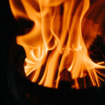 Flammer i stormkjøkkenet Solo Stove Campfire